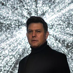 Leo Villareal photo