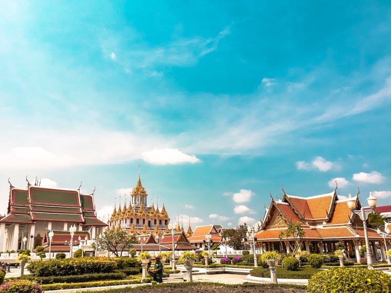 Wielkie liczby wspaniałych świątyń w Bangkoku