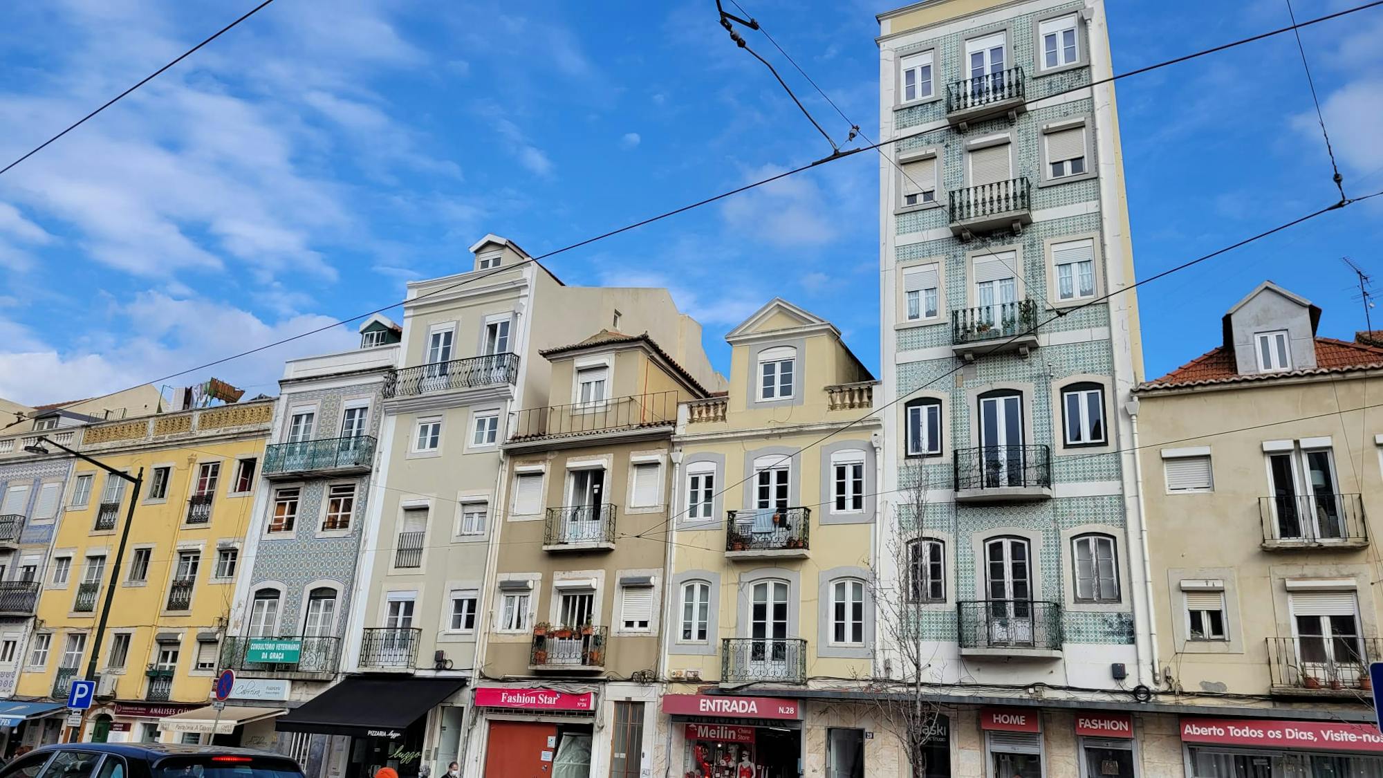 Wunderschöne Häuser, welche die Fliesenkunst Lissabons unterstreichen. 