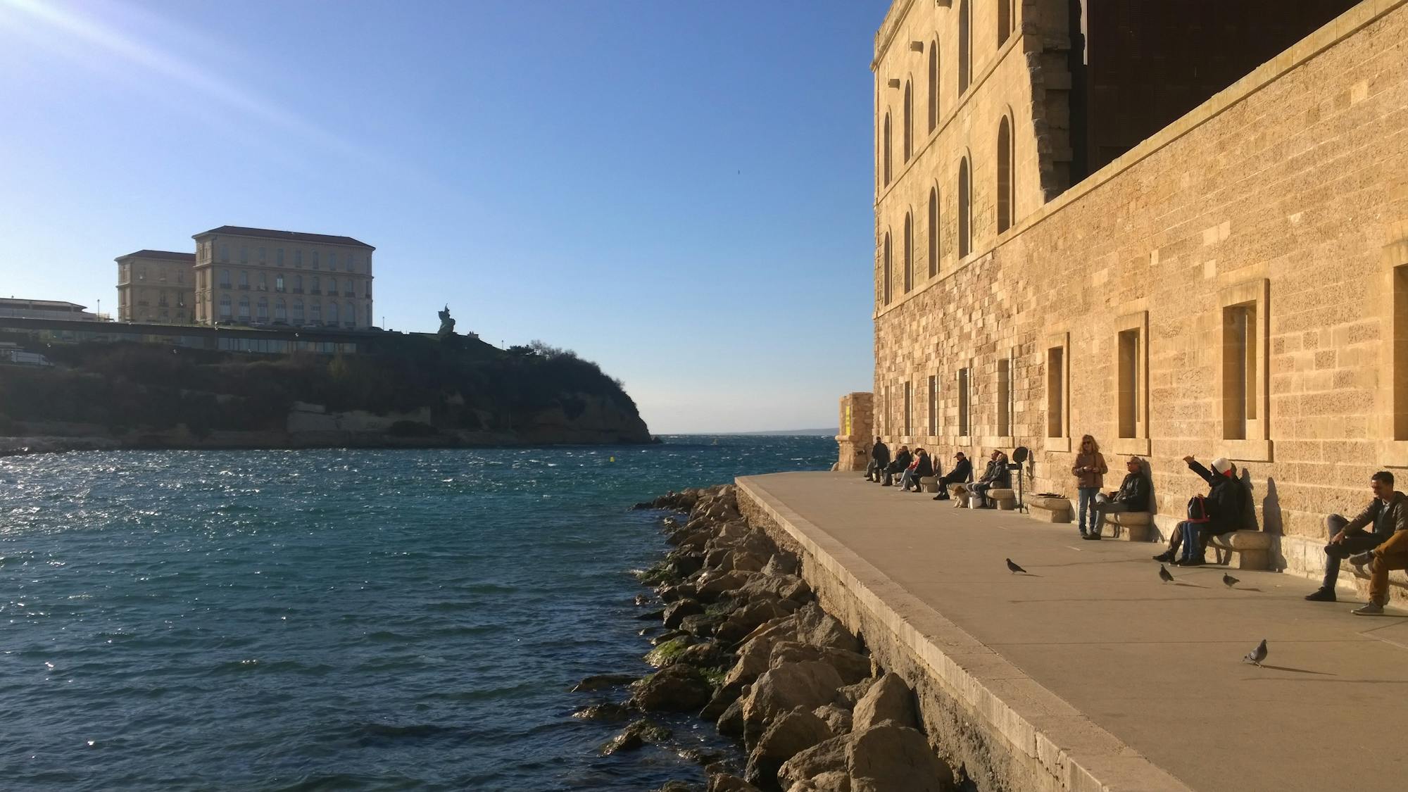 Altstadt und Blick über das Meer in Marseille, Frankreich