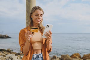 Kreditkarten-Vergleich 2025: Die besten kostenlosen Karten für Reisen und Alltag