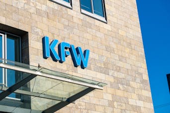 Hausfassade mit kfw Logo