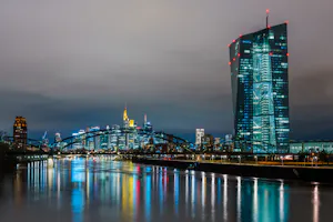 EZB, Frankfurt bei Nacht