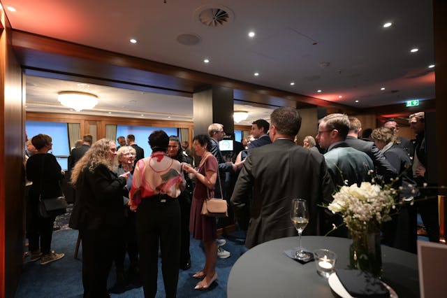 Branchenvertreter im persönlichen Austausch