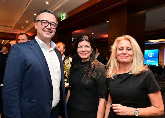 Marc Schnitzler und Hanan Jaghou (r/d/s Schnitzler GmbH), Sabine Münster (Signal Iduna)