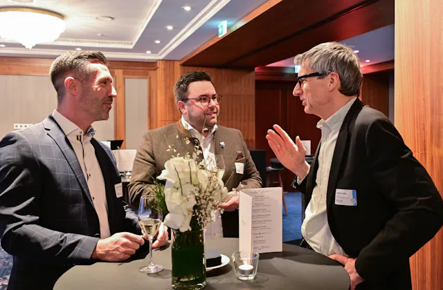 Gäste im Gespräch beim FMH-Award 2026