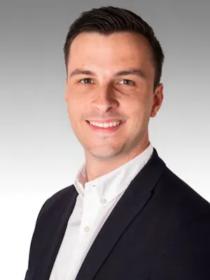 Portraitfoto von Philipp Besant