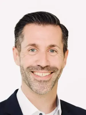 Portraitfoto von Tobias Schönfeld
