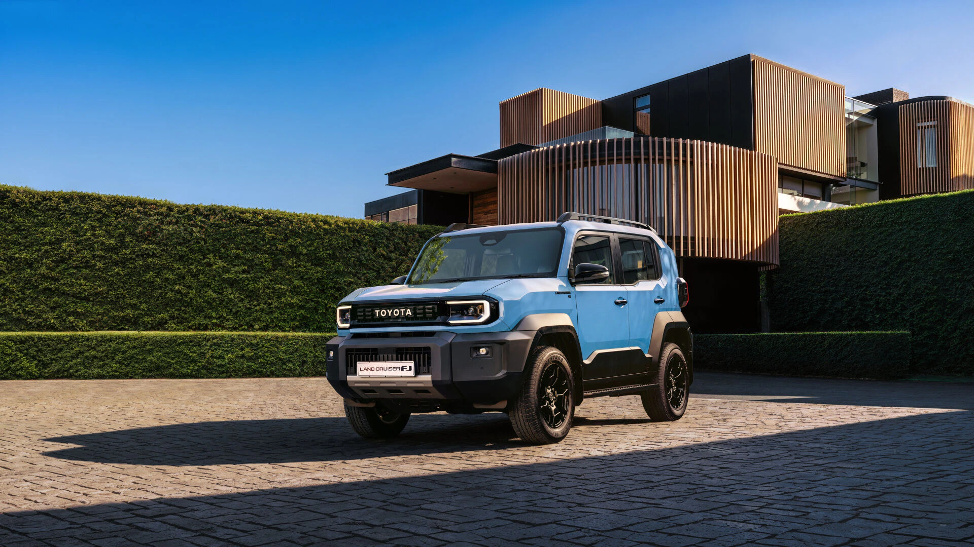 Toyota New Land Cruiser FJ