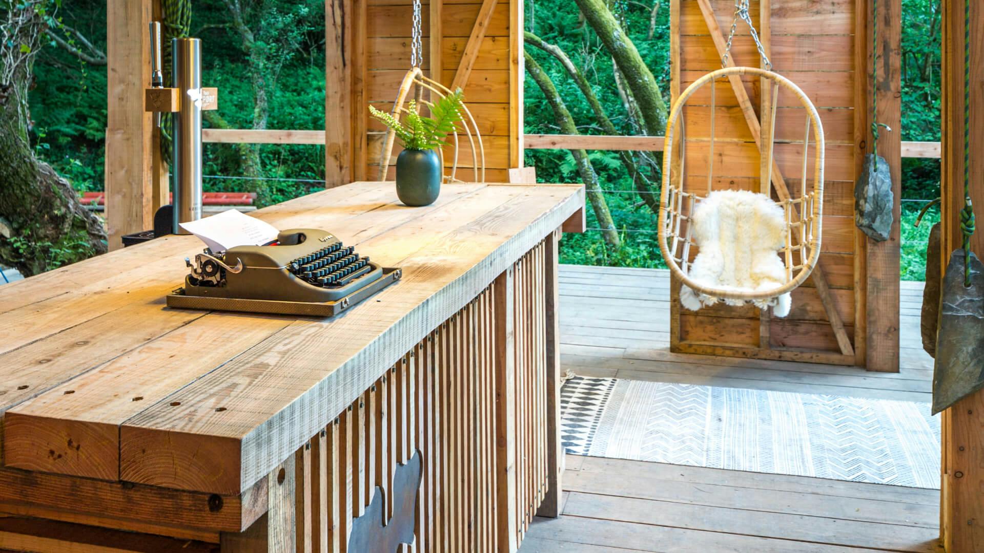 Carlsberg The Cabin - wooden worktop