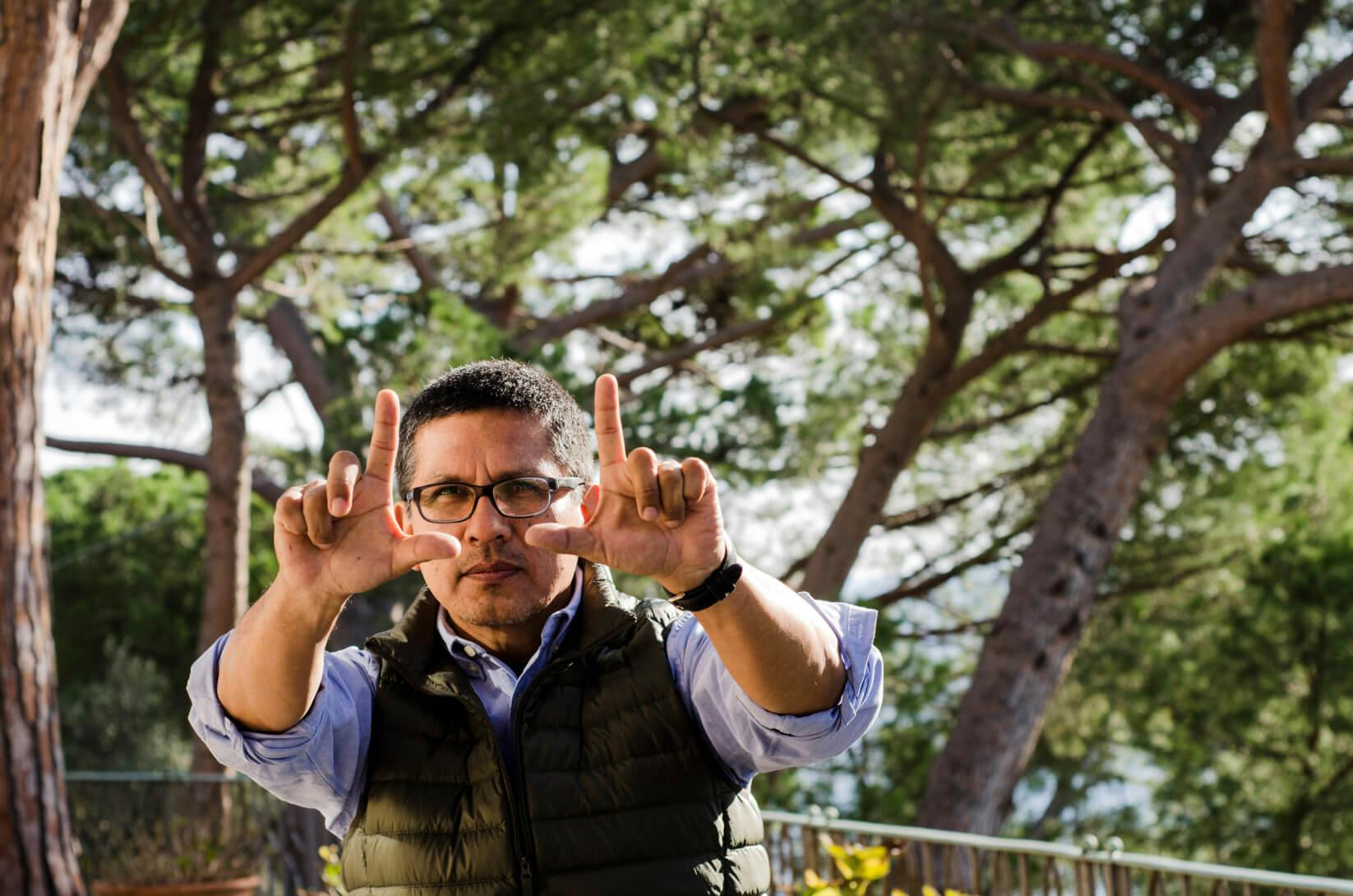 Primo piano di un uomo alla Fondazione Bogliasco