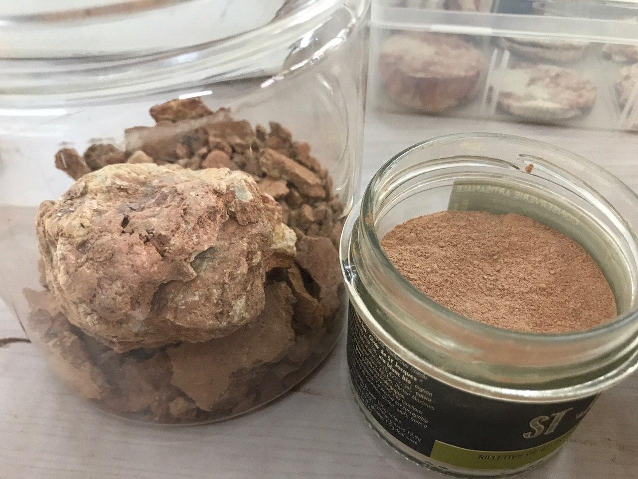 Side-to-side comparison of dehydrated soil and grounded soil