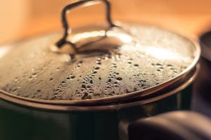 pot with lid with water steam