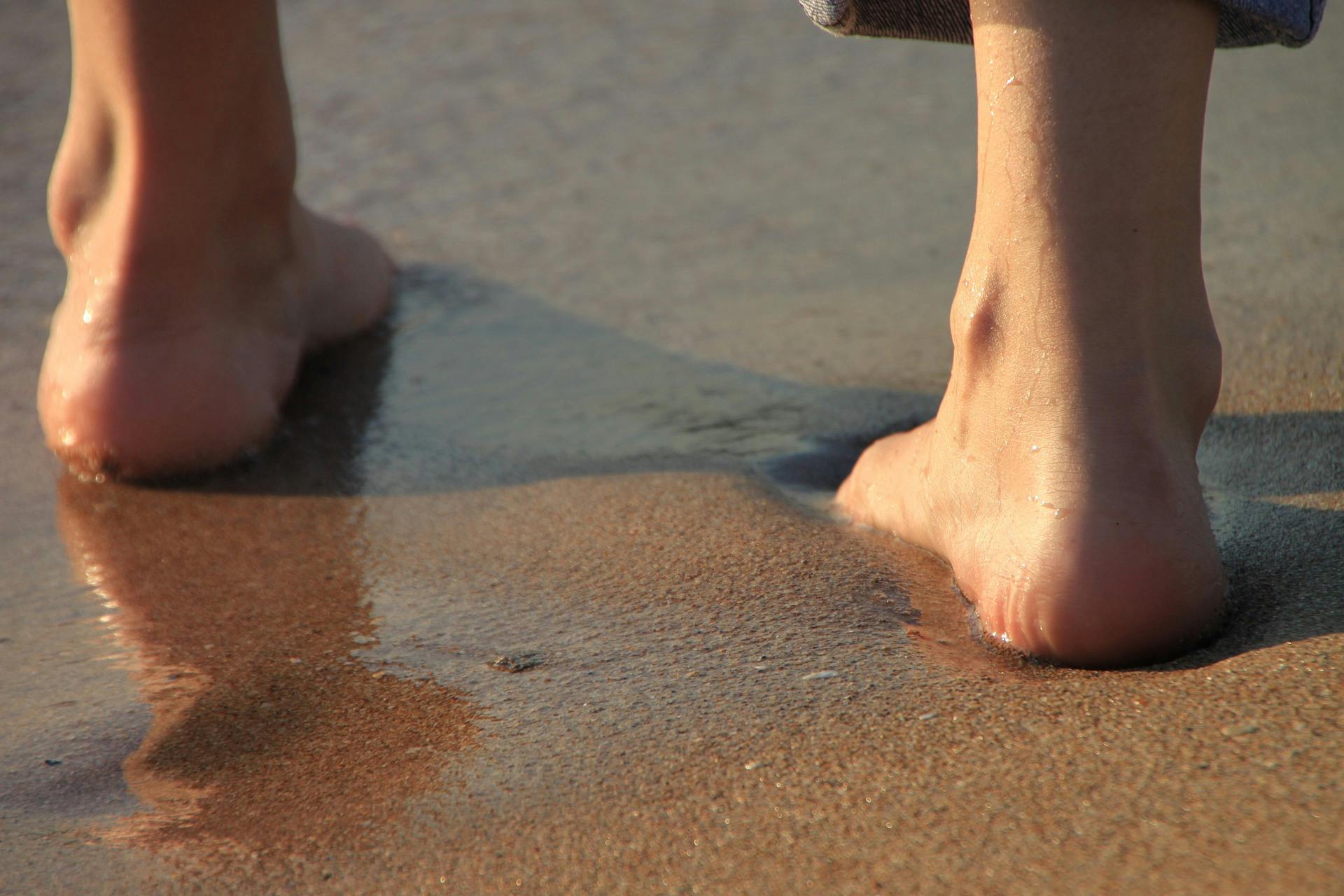 Bearfoot in the sand