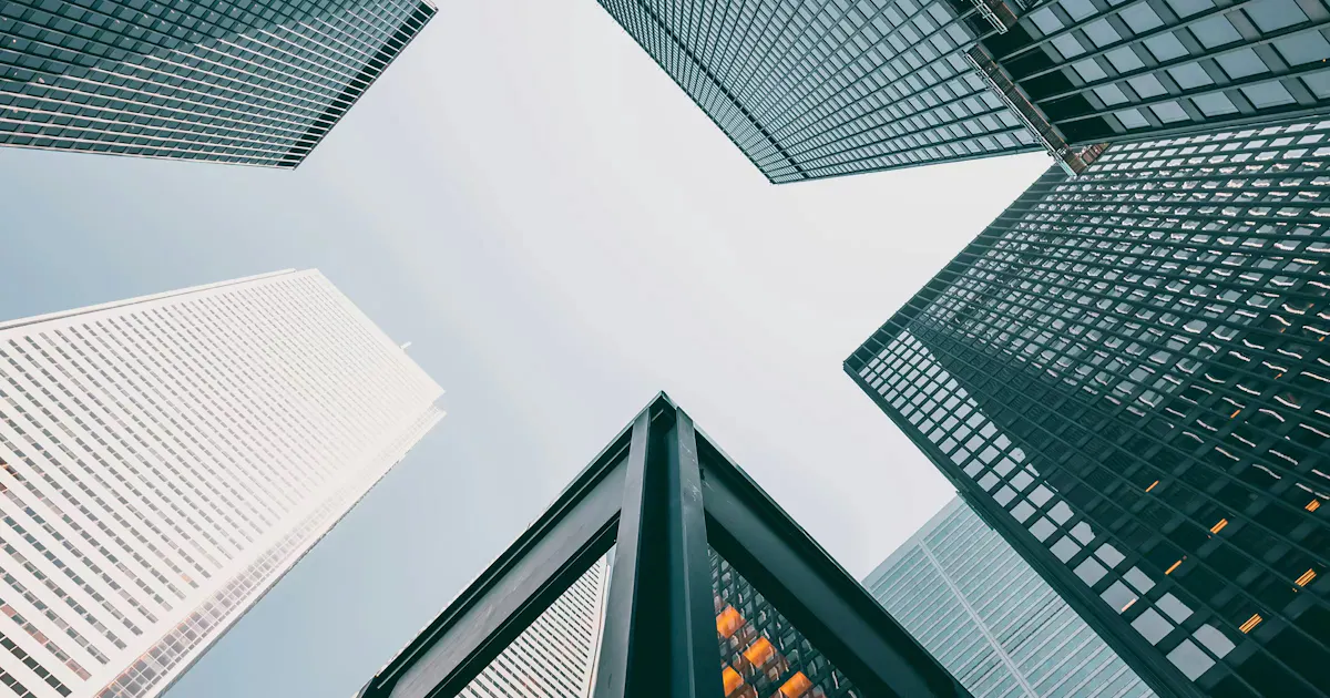 高密度城市公寓生活如何影响健康与幸福感?从医疗可及性到建筑标准的系统解析