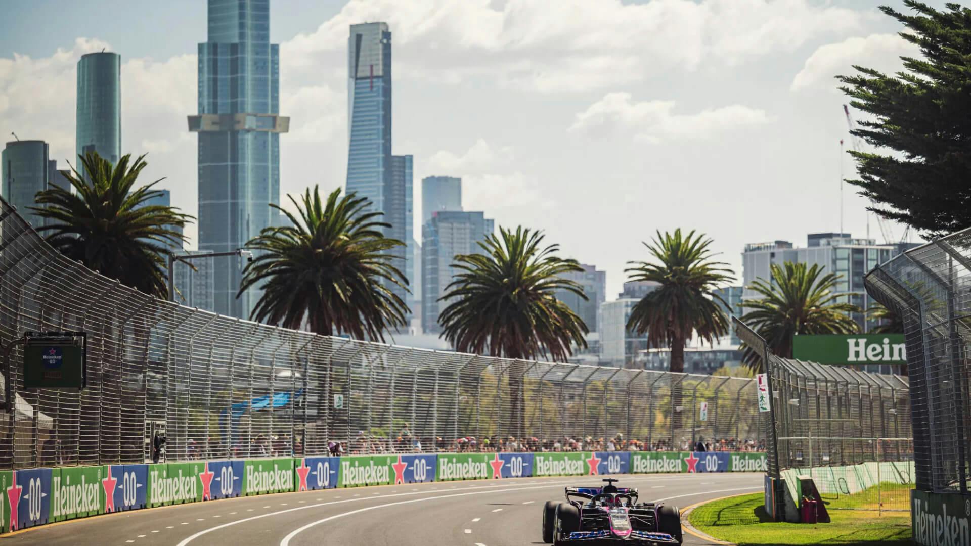 Palmiers surplombant le circuit du Grand Prix d'Albert Park à Melbourne