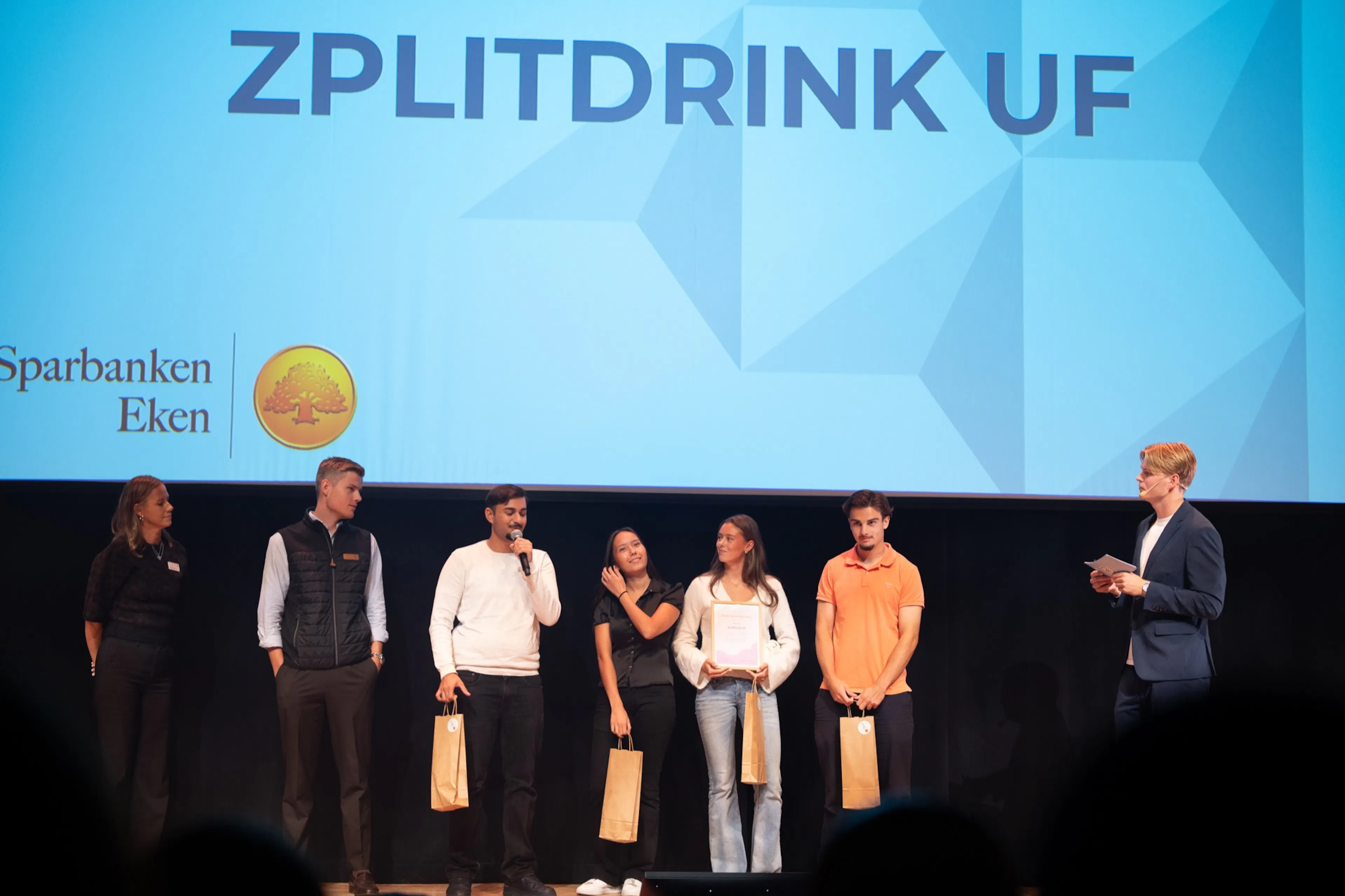 UF-företaget Zplitdrink UF på scenen