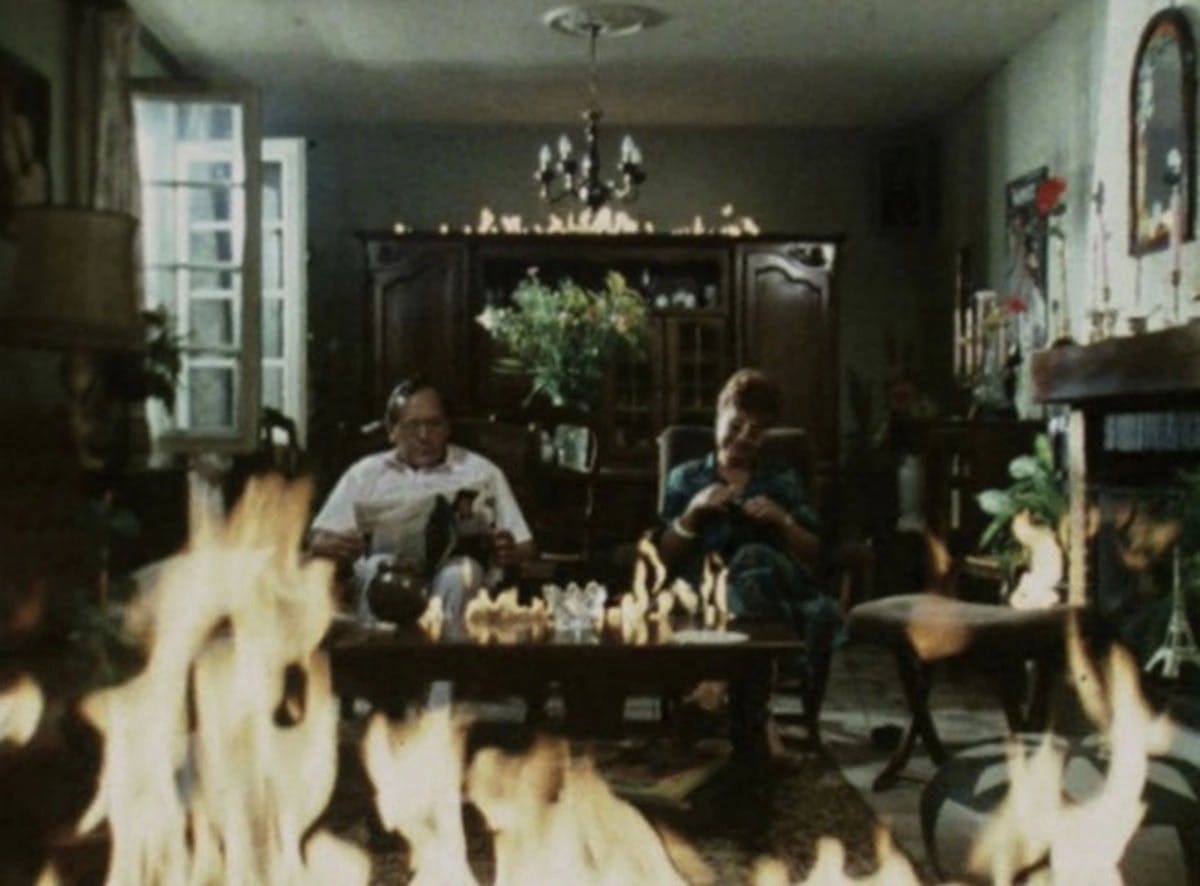 Ici, là-bas / Aqui, Lá