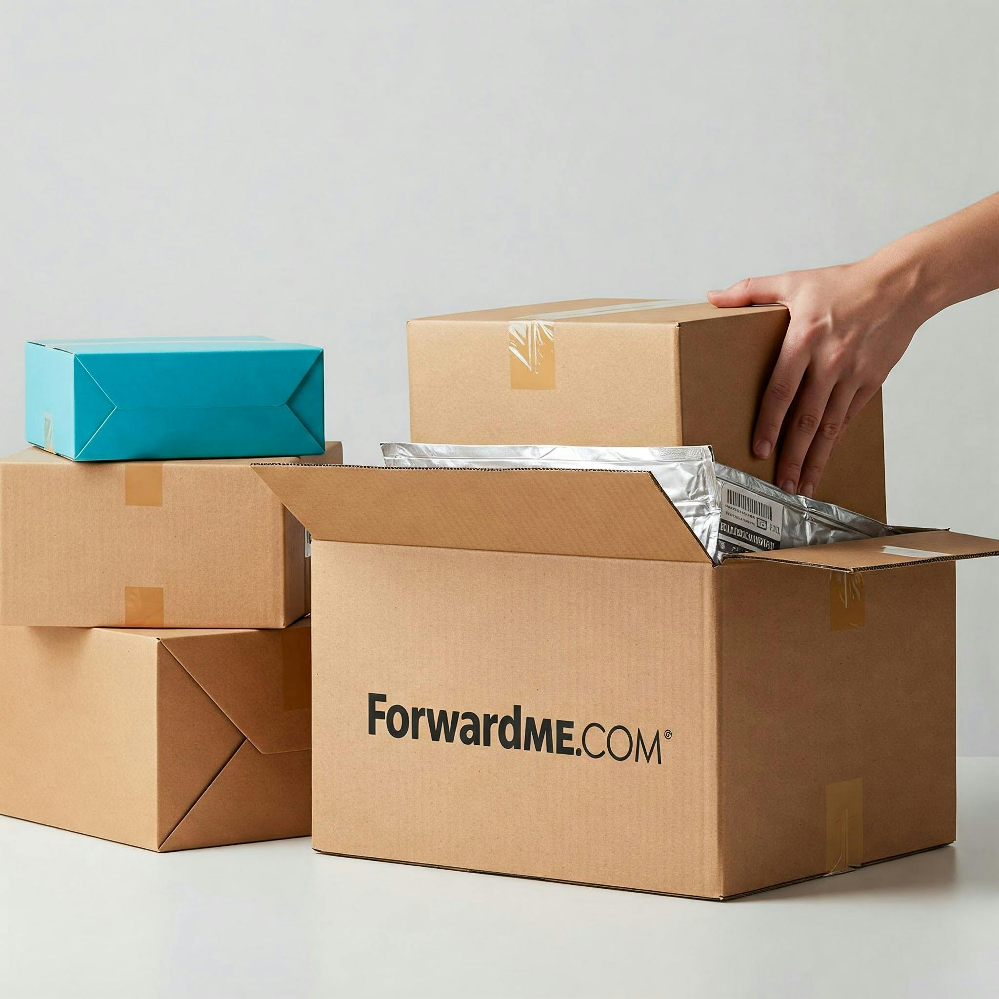 Multiple packages are ready to be shipped by Forwardme.