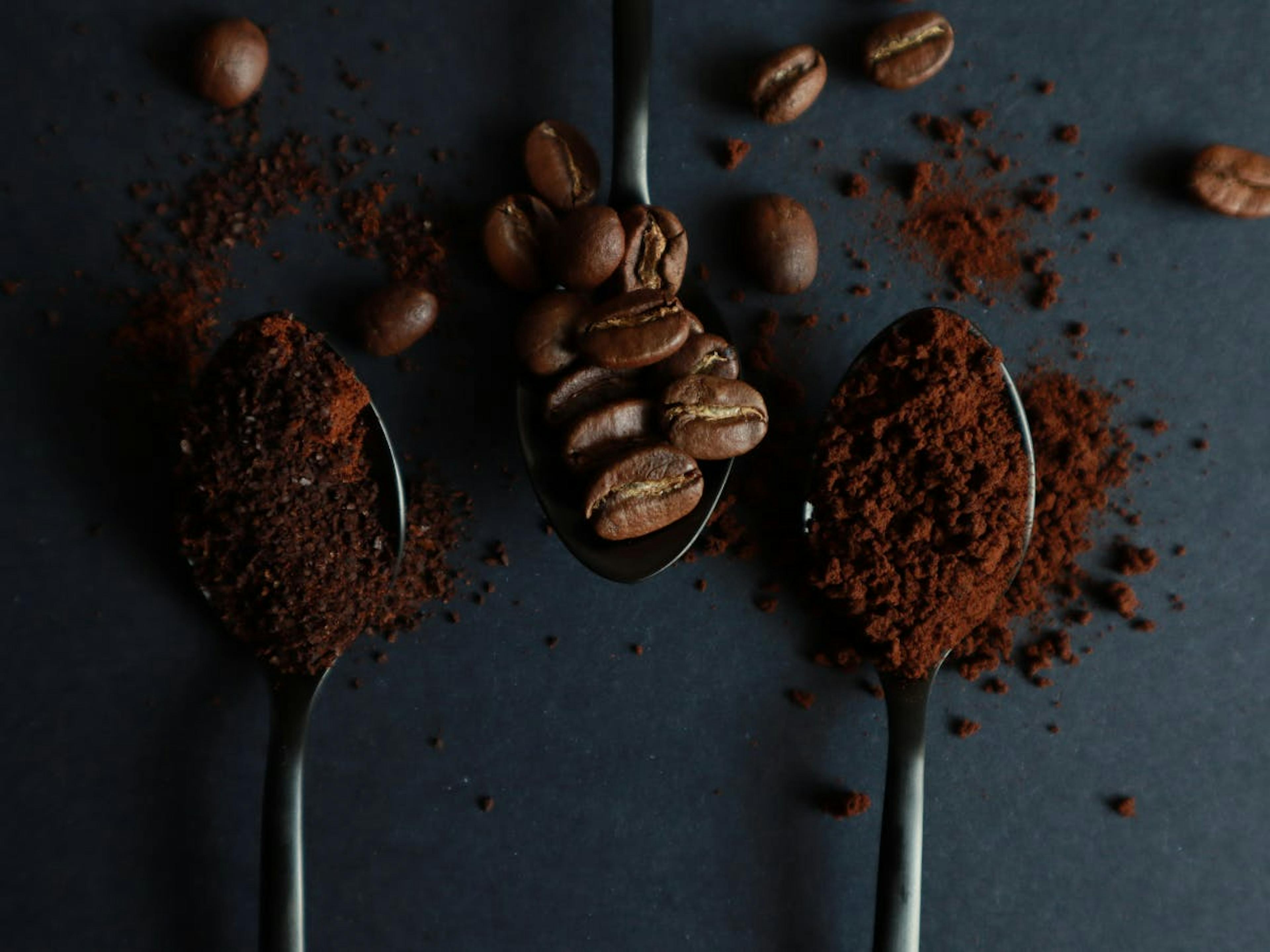 A spoon full of coffee