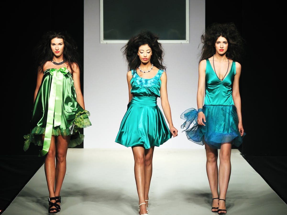 3 Model on the podium, walking for a fashion event. 
