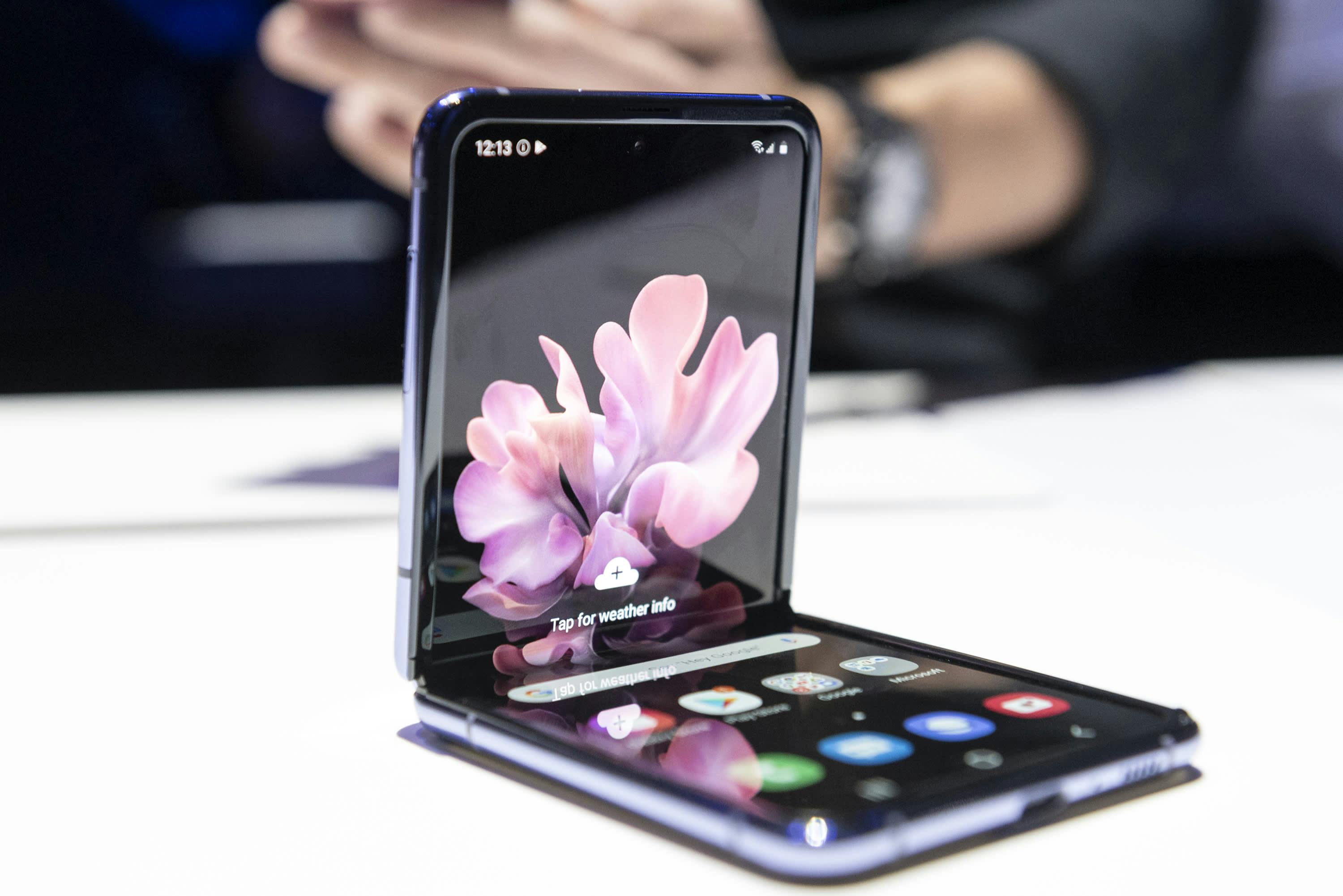 Foldable and Rolling Tablets, Phones
