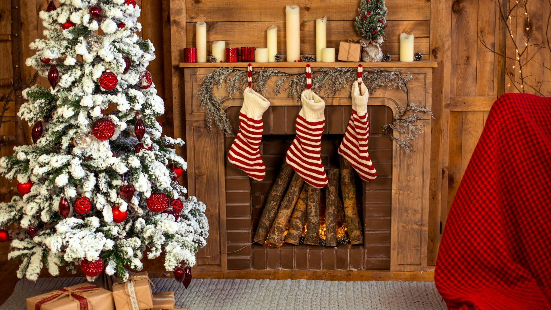 You like Christmas ornaments? Shop them from the US and ship them tom your doorstep!