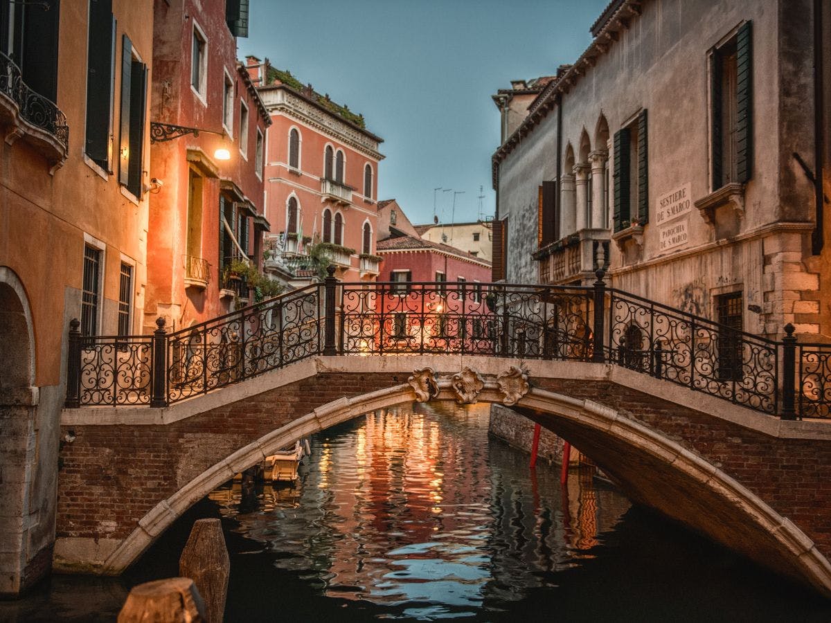 Shipping to Italy from the US was never this easy! Read and learn!