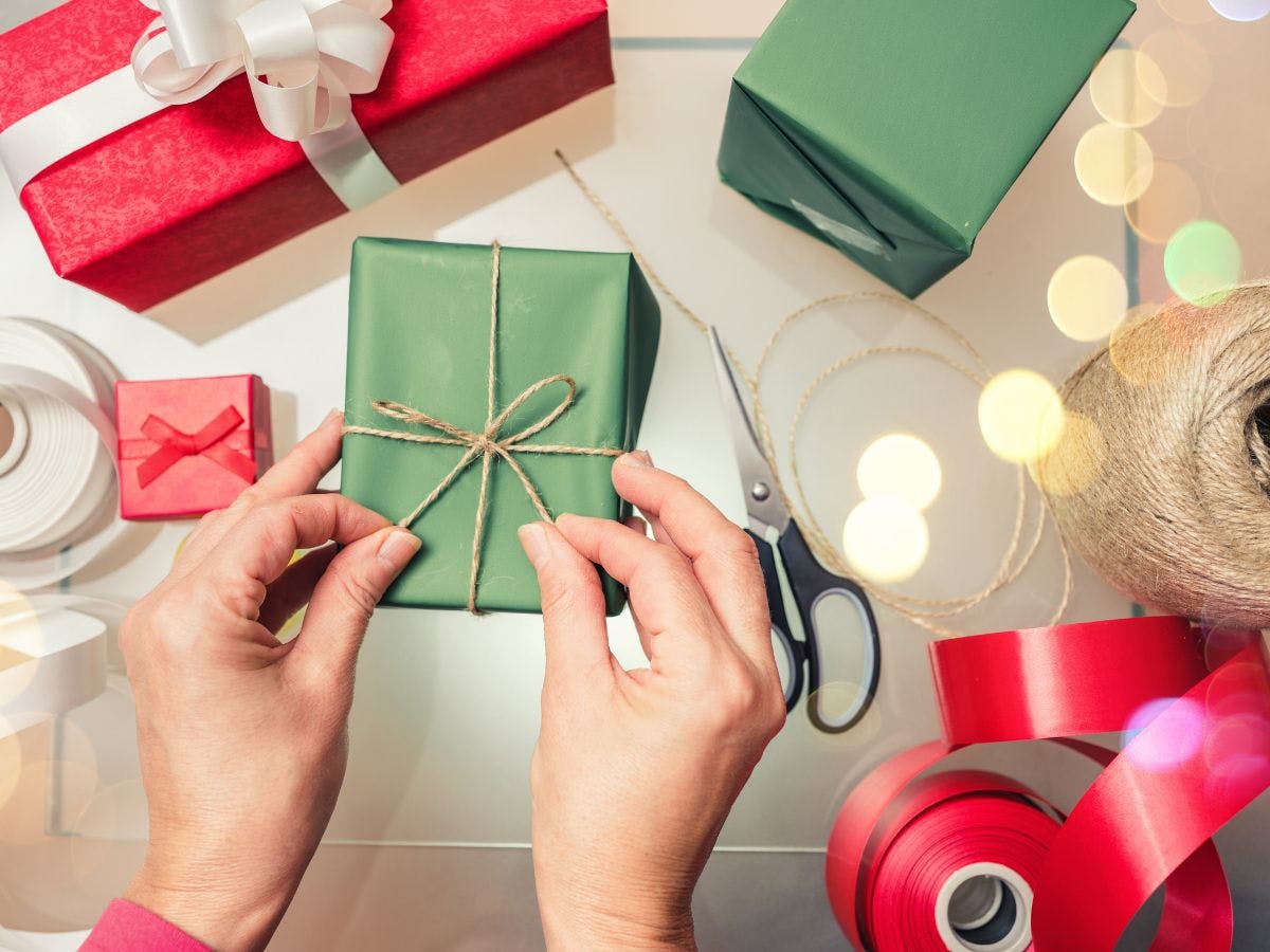 Buy customized gifts from the US, ship internationally.