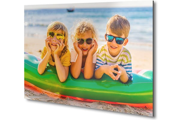 Foto van drie kinderen op het strand op aluminium