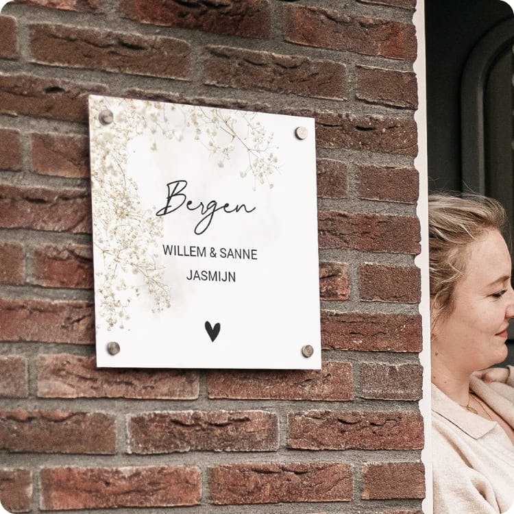 Naambordjes voordeur