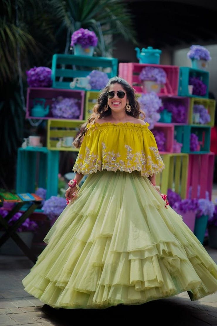 mehndi outfit ideas for bride