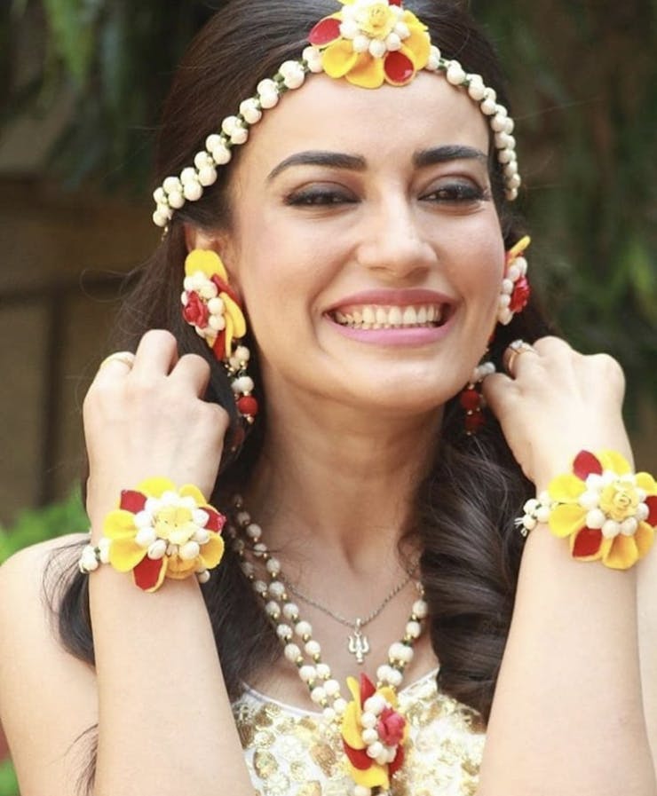 Prettiest Haldi Ceremony Flower Jewellery Designs For Bride