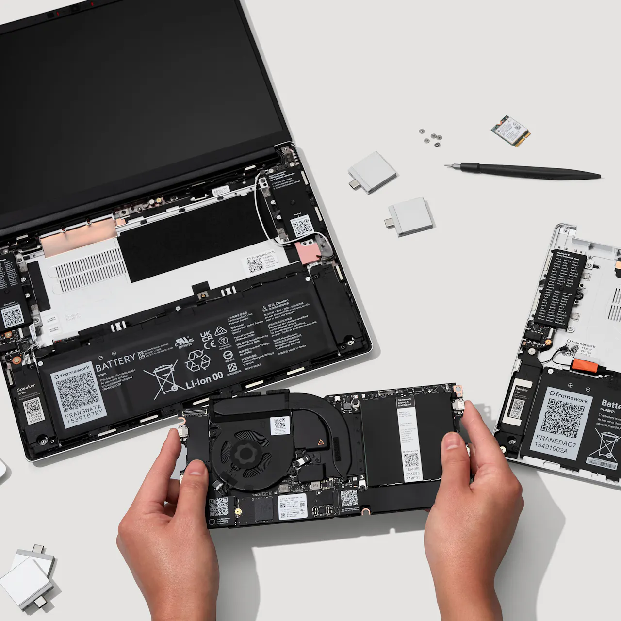 Framework | Framework Laptop 13 Pro: Intel Core Ultra 3 & LPCAMM2