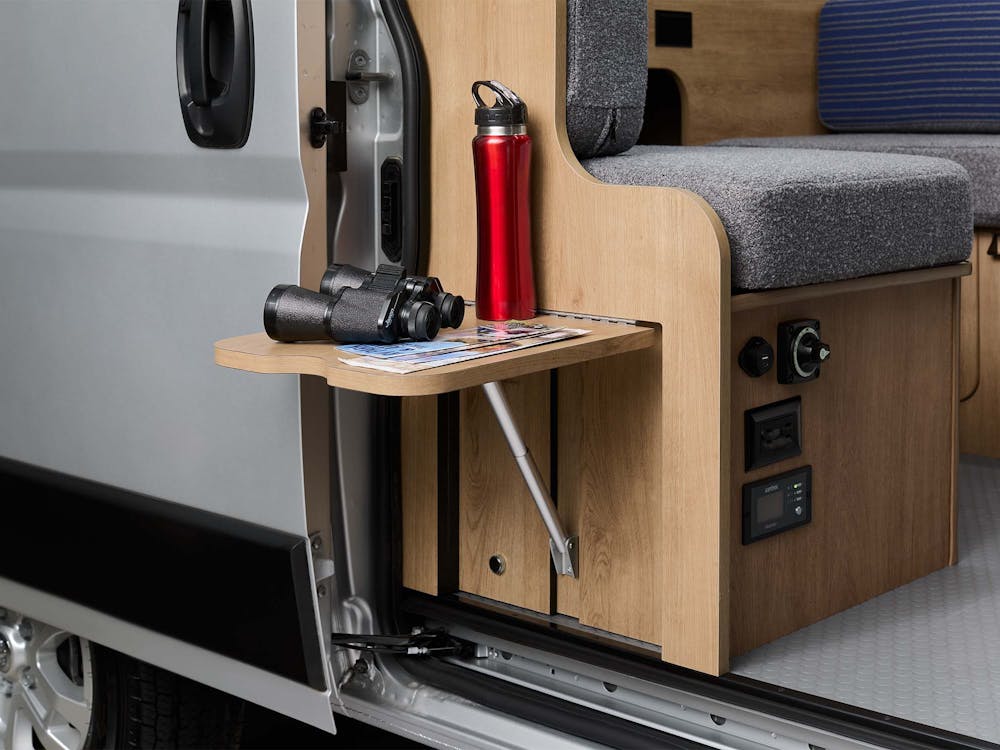 17D Exterior Flip-Up Table