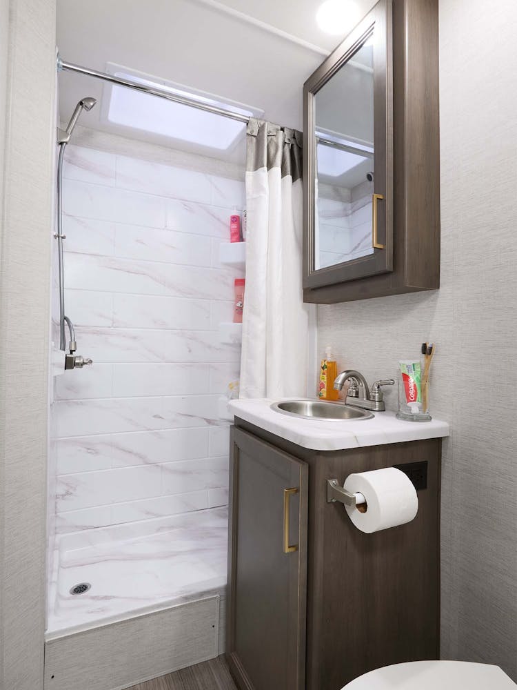 2025 Freedom Elite 22HE Grey Moonstone Malibu Collection Bath