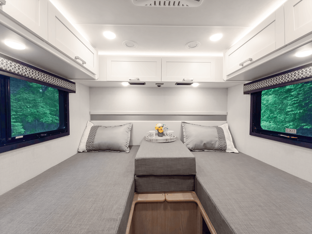 Freedom Elite Transit AWD 24KE Estate Gray Hampton Collection Bedroom