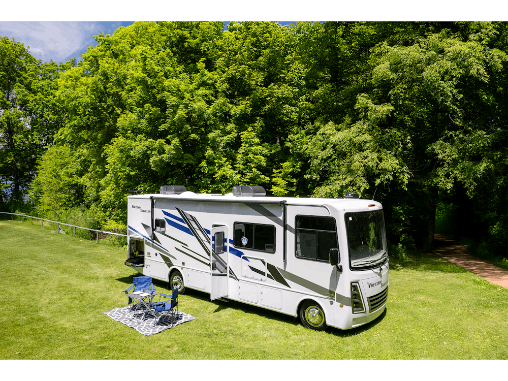 2026 Freedom Traveler B30 HD Max Exterior