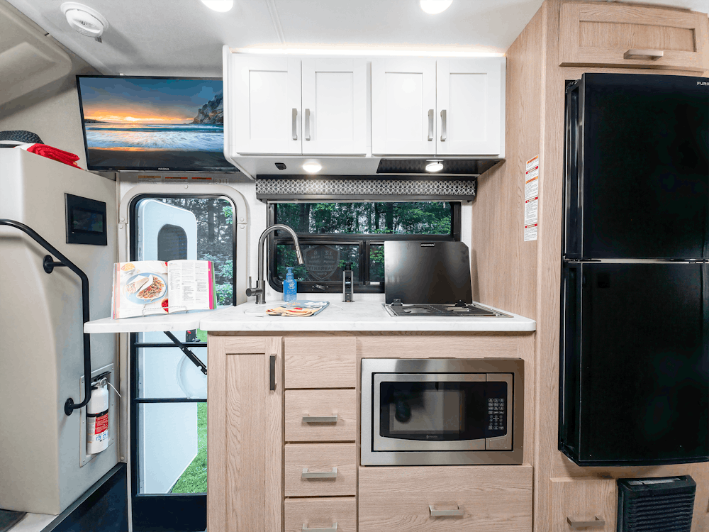 Freedom Elite Transit AWD 24KE Estate Gray Hampton Collection Kitchen
