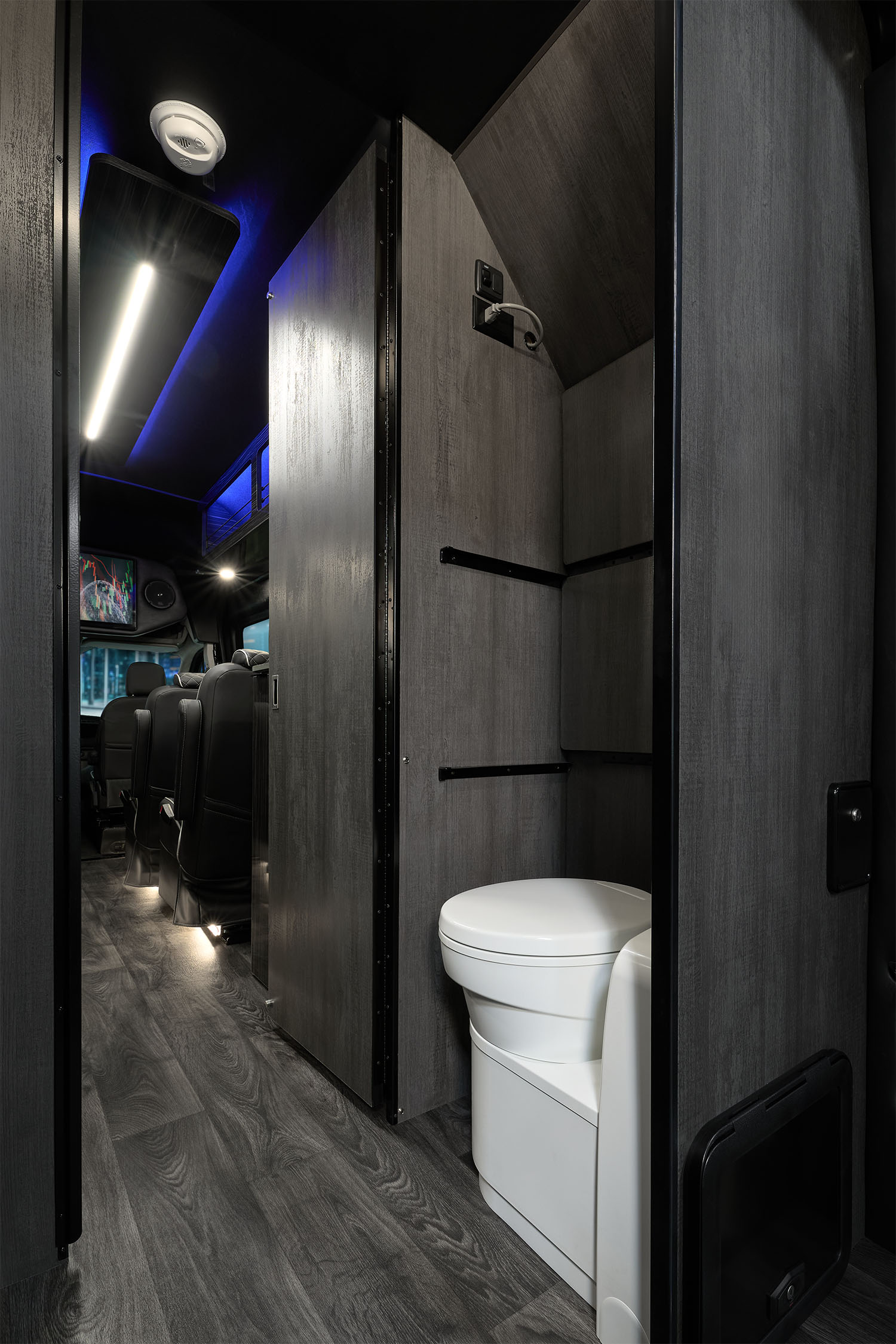 2026 Freedom Explorer PX10 Deep Space Bathroom