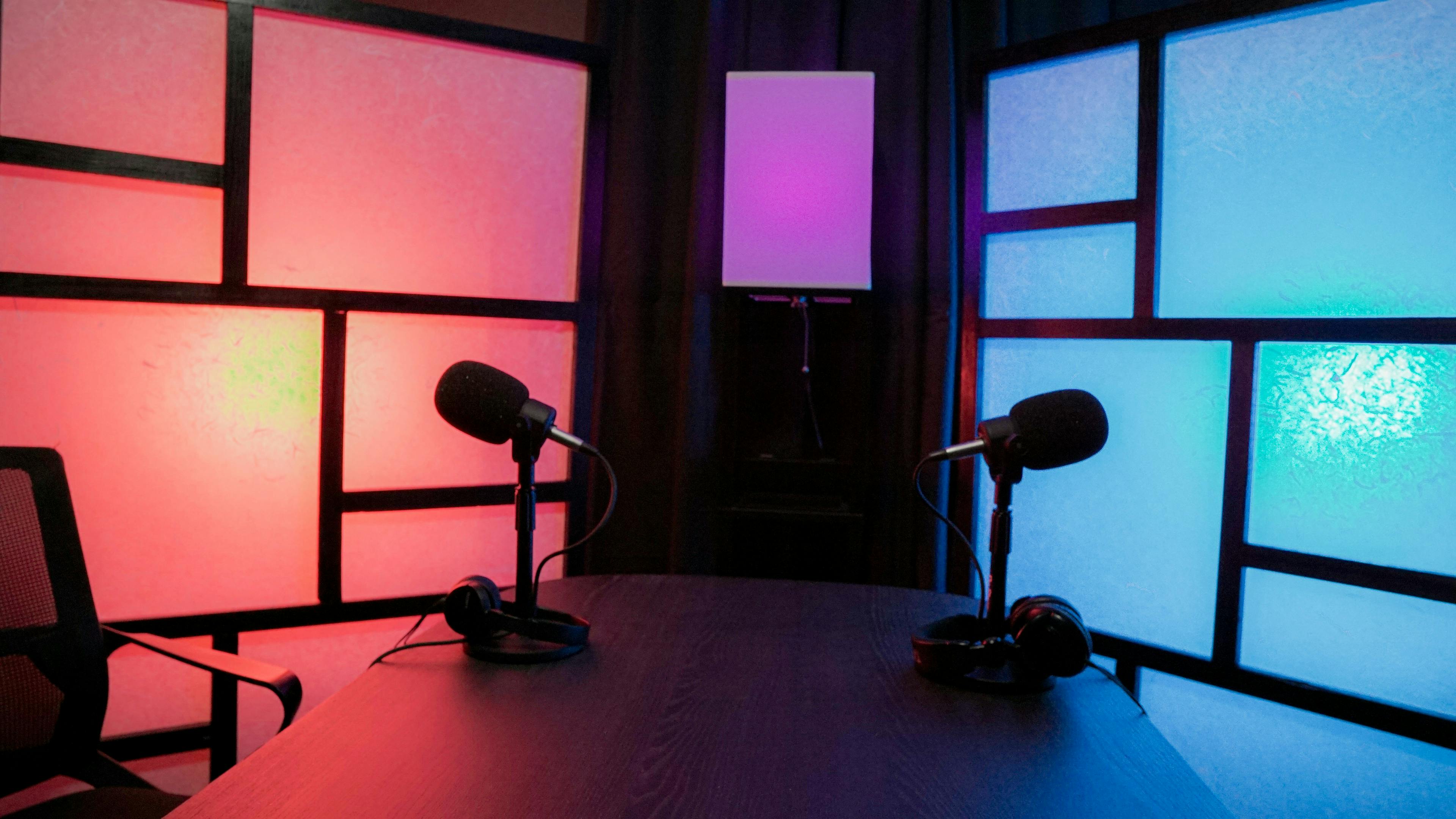 studio di registrazione con microfoni
