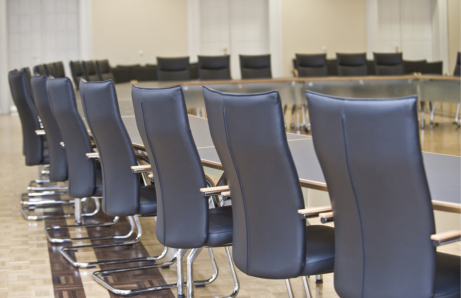 Senatssaal der Universität Osnabrück | Stühle: pharao comfort | Konferenztisch: fallon