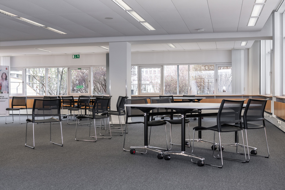 LBS Stuttgart, agiler Schulungsraum | Stapelstuhl: klif | Schwenktisch: multiform