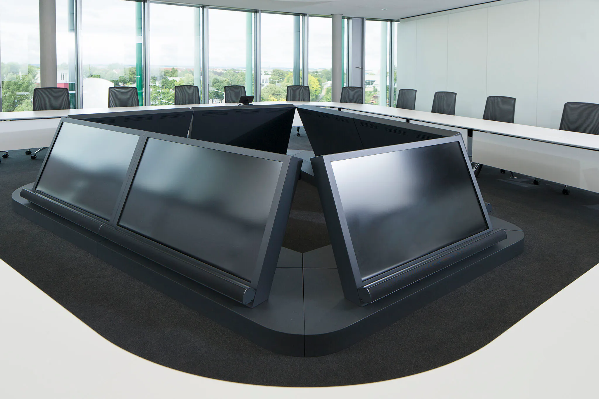 Produkte-Medienmöbel-Monitorinsel- primo Konferenzstuhl
