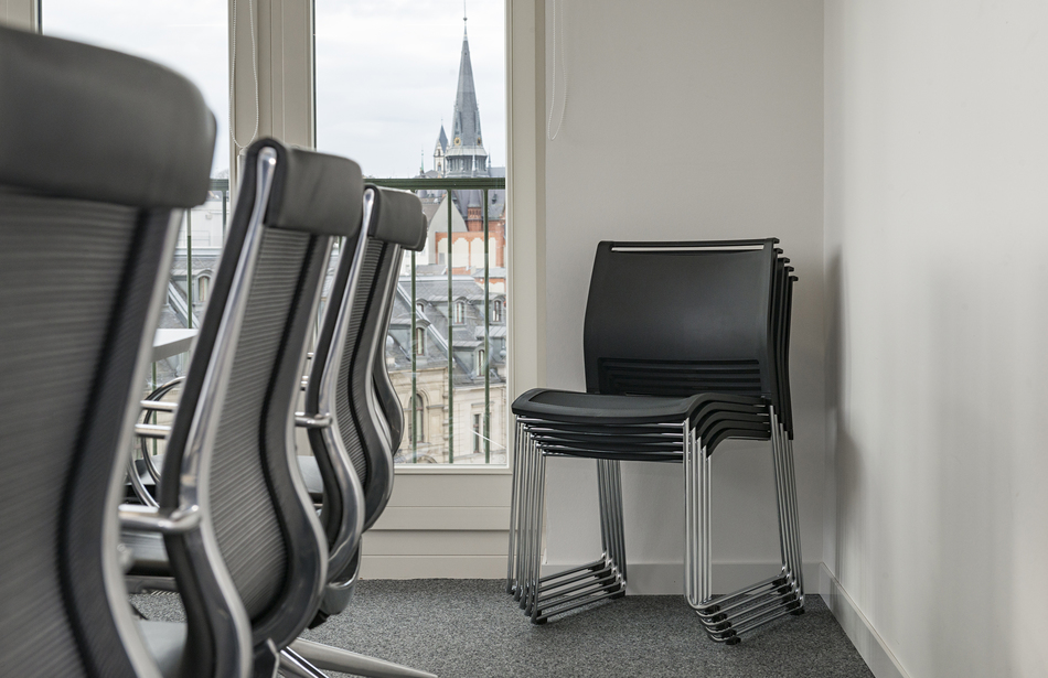 Hessisches Ministerium für Soziales und Integration Wiesbaden | Konferenzanlage: xcone | Konferenzstuhl: alino | Mehrzweckstuhl: klif