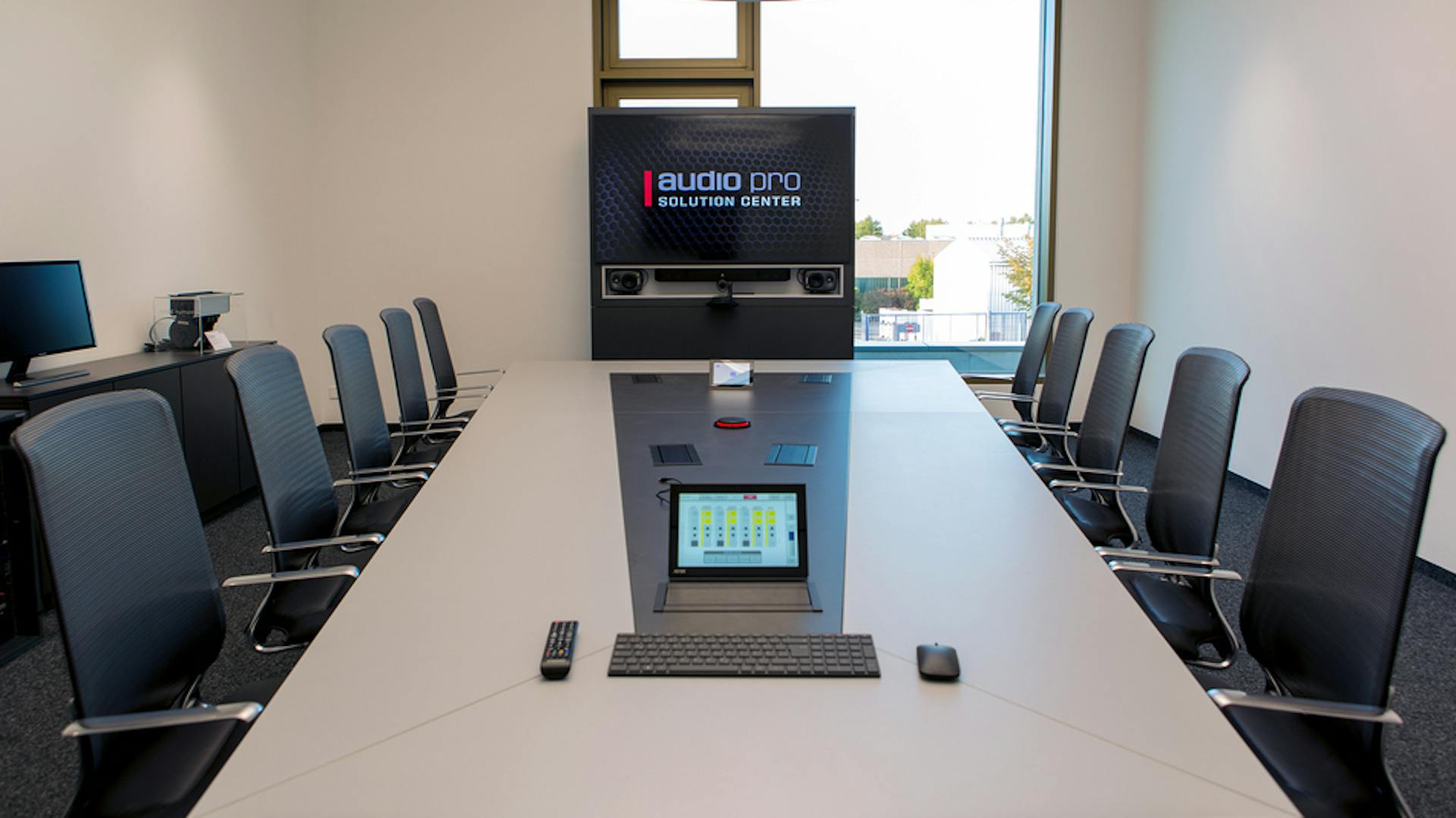 audio pro Heilbronn | primo Konferenzstuhl | MICO-1 Medienstele | Konferenztisch