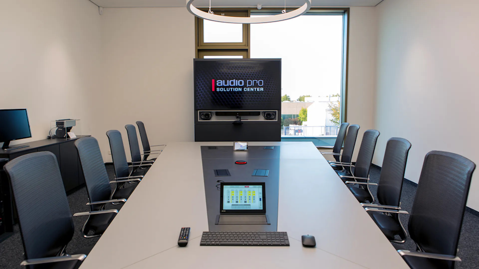 Referenzen- audio pro Heilbronn- Heilbronn- ctz flip stop Schwenktisch- primo Konferenzstuhl- MICO-1 Medienstele- Konferenztisch