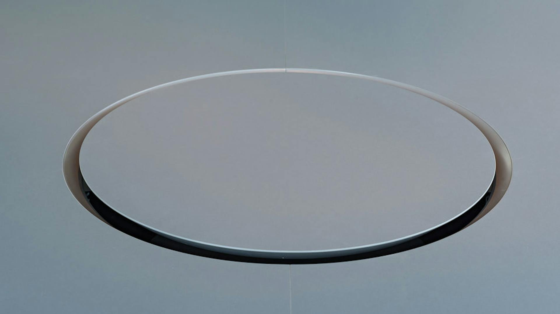 KWS Saat | Konferenztisch rund mit elektromotorischem Kamera-Hub