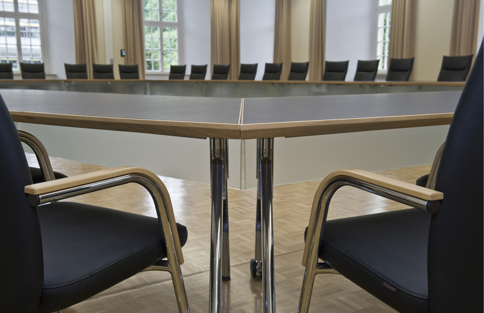 Senatssaal der Universität Osnabrück | Stühle: pharao comfort | Konferenztisch: fallon