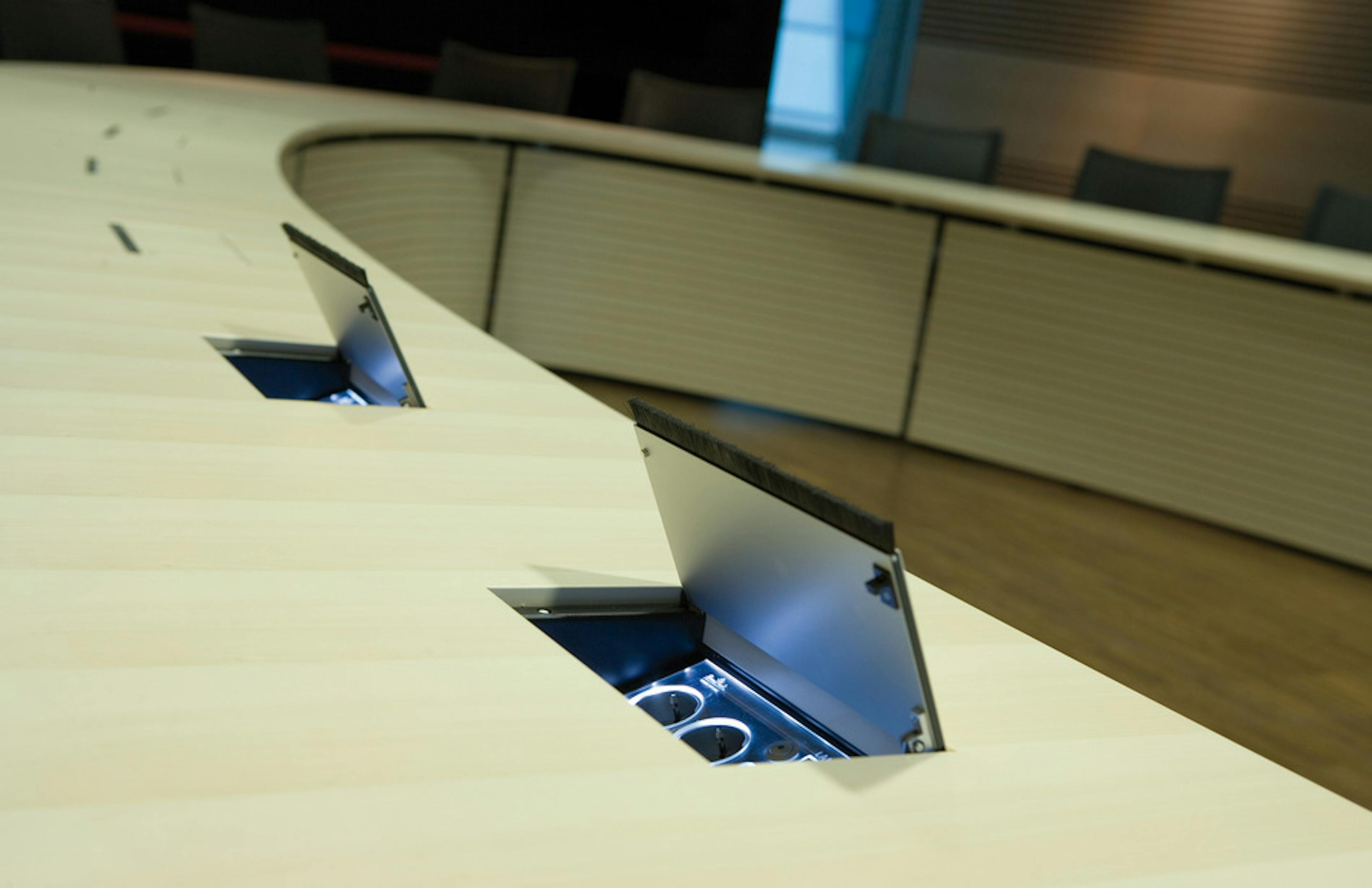 Daimler AG, Stuttgart | Conference table: me